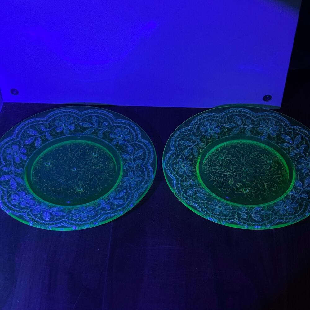 Lot of 2 Vintage Uranium Green Glowing Glass Sandwich Pattern Etched Plates